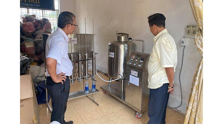 Hình ảnh khách hàng sử dụng máy lão hóa rượu 30 lít NEWSUN