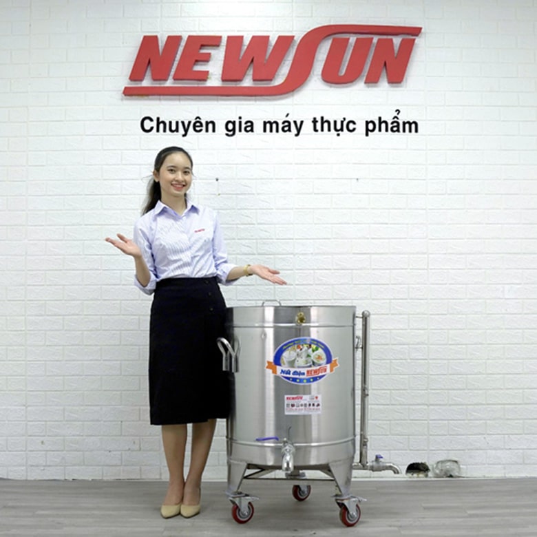 Kiểu dáng gọn gàng, chân nồi trang bị bánh xe Kiểu dáng gọn gàng, chân nồi trang bị bánh xe