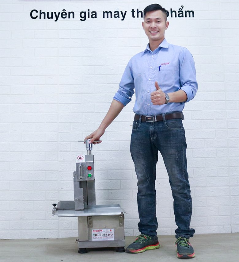 Máy cưa xương W120A thiết kế đặt bàn nhỏ gọn, thuận tiện di chuyển Máy cưa xương W120A thiết kế đặt bàn nhỏ gọn, thuận tiện di chuyển