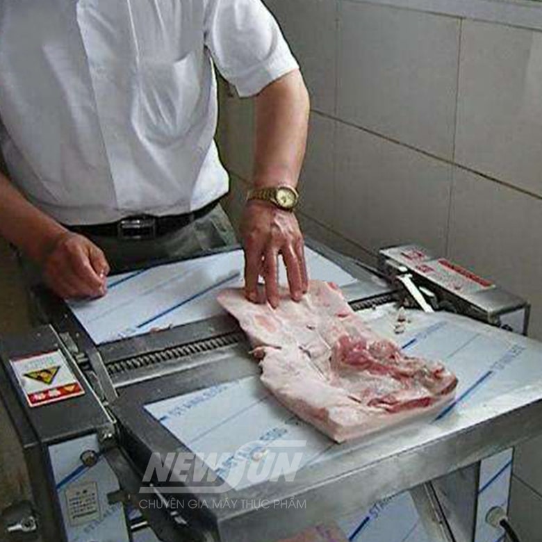 Máy lột da heo vận hành đơn giản, an toàn Máy lột da heo vận hành đơn giản, an toàn