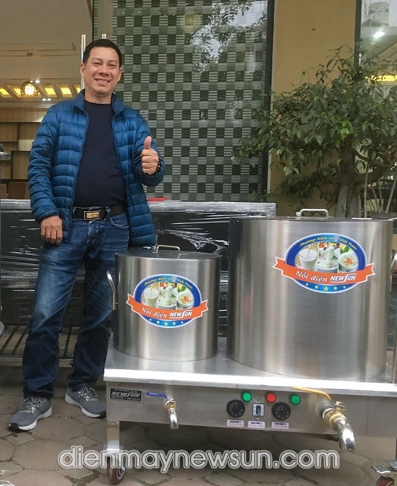 Khách hàng sử dụng bộ 2 nồi nấu phở chung bệ NEWSUN Khách hàng sử dụng bộ 2 nồi nấu phở chung bệ NEWSUN