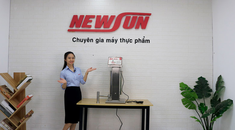 Thực tế sản phẩm máy đùn xúc xích điện tử cao cấp 15 lít NEWSUN Thực tế sản phẩm máy đùn xúc xích điện tử cao cấp 15 lít NEWSUN