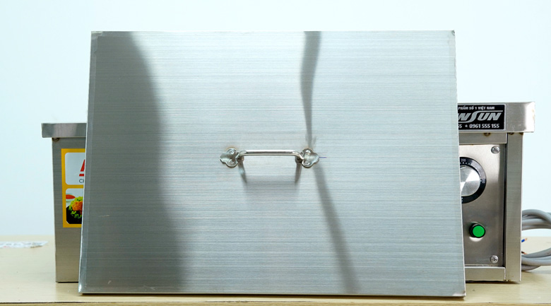 Trang bị nắp đậy ngăn dầu chiên bắn ra ngoài