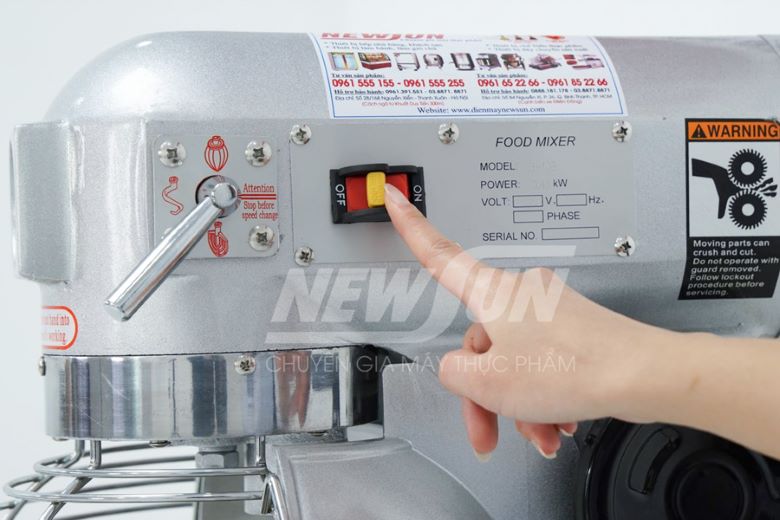 Vận hành dễ dàng qua hệ điều khiển trực quan, đơn giản