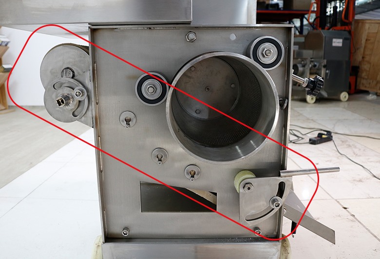 Trang bị trục điều chỉnh độ ép máy tách xương cá Trang bị trục điều chỉnh độ ép máy tách xương cá